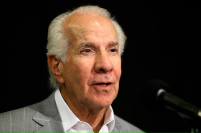 Flyers celebrate youth hockey program created by Ed Snider